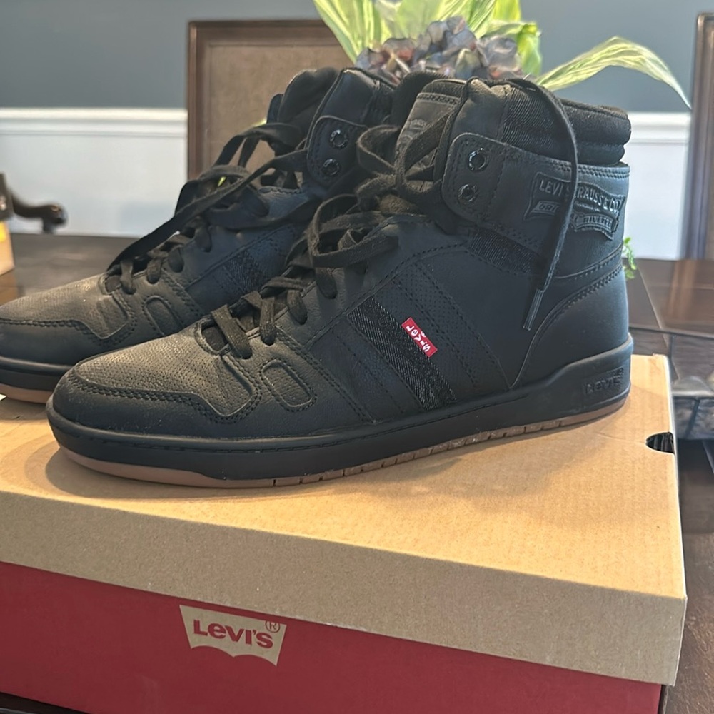 Barely Worn Men’s Levi’s Shoes Black Size 10